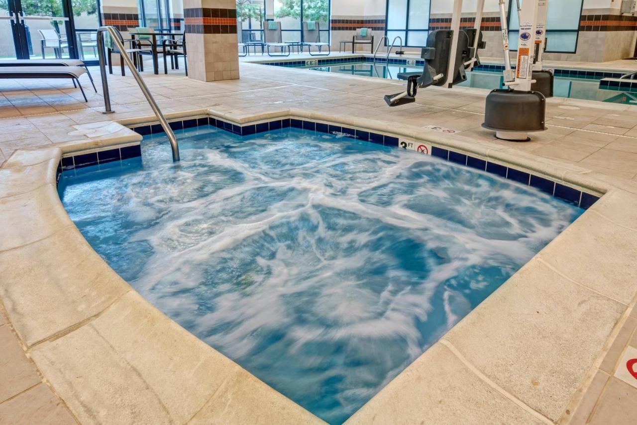 Courtyard Newport News Airport Hotel Exterior photo