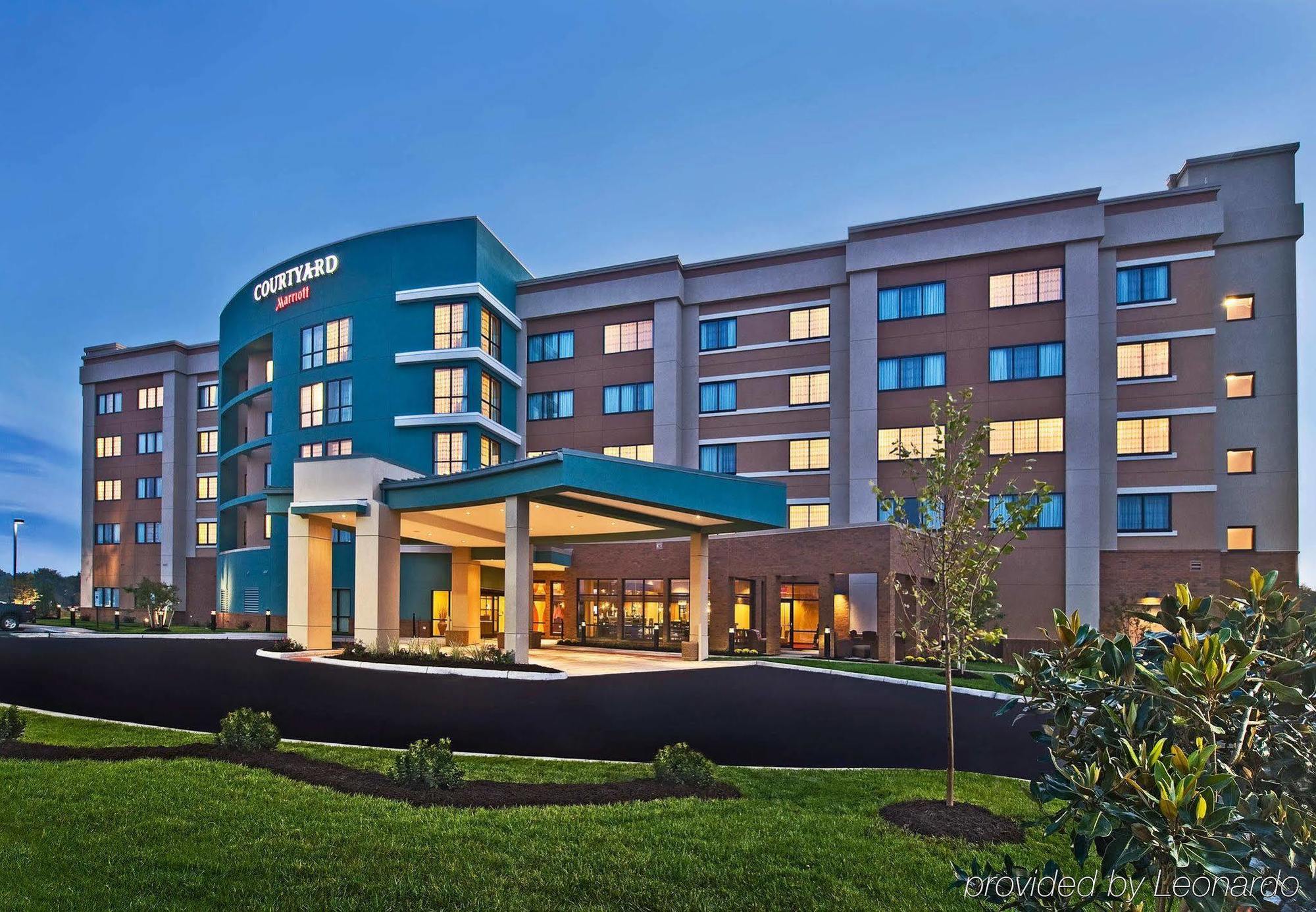 Courtyard Newport News Airport Hotel Exterior photo