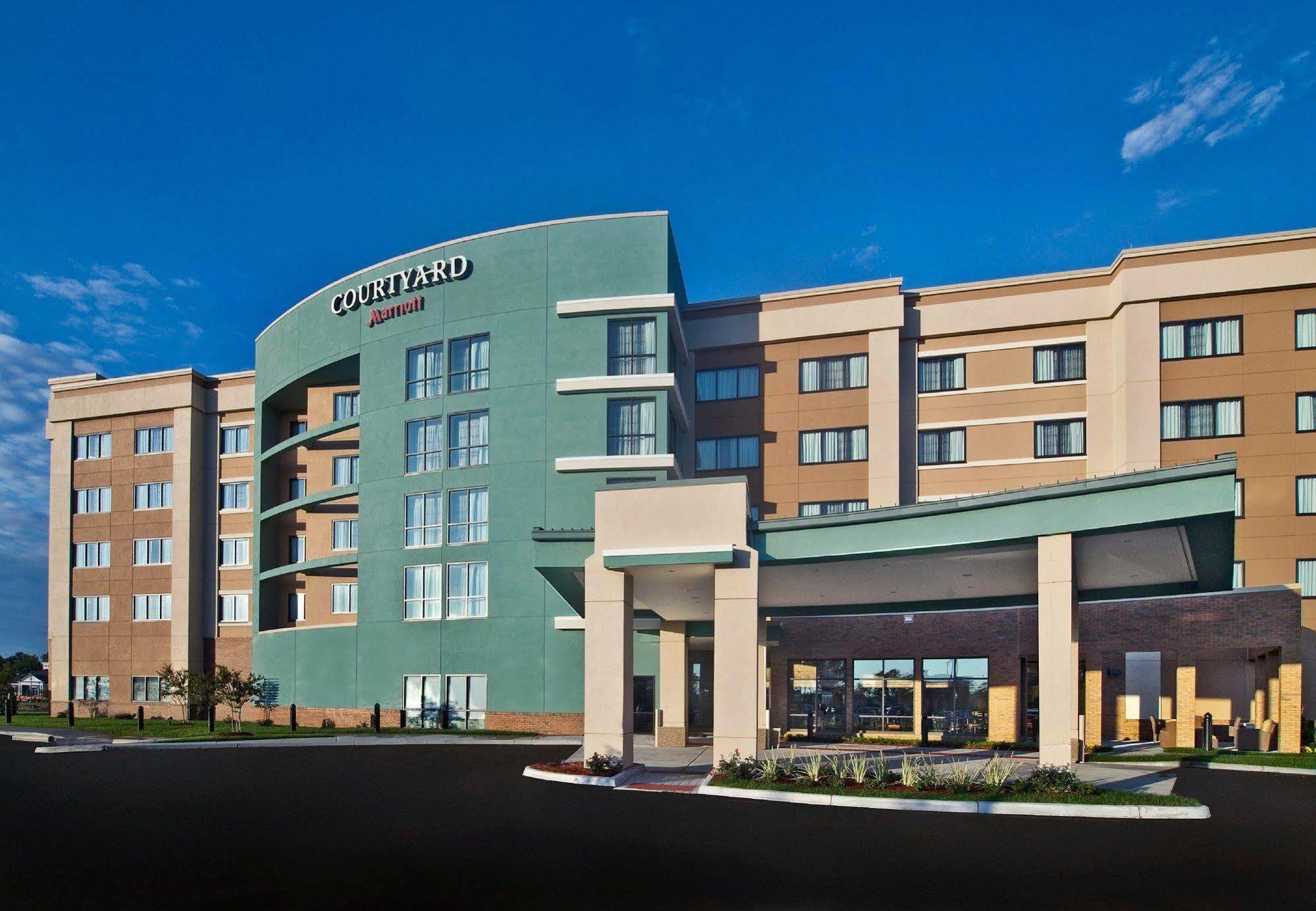 Courtyard Newport News Airport Hotel Exterior photo