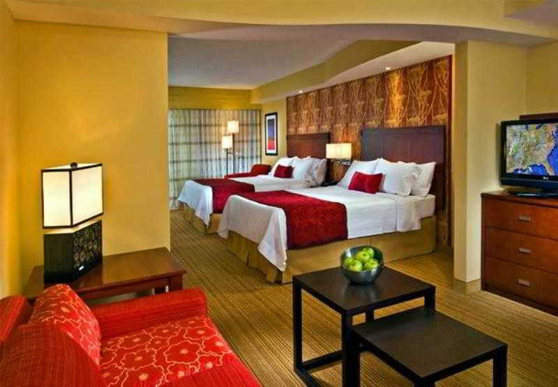 Courtyard Newport News Airport Hotel Exterior photo